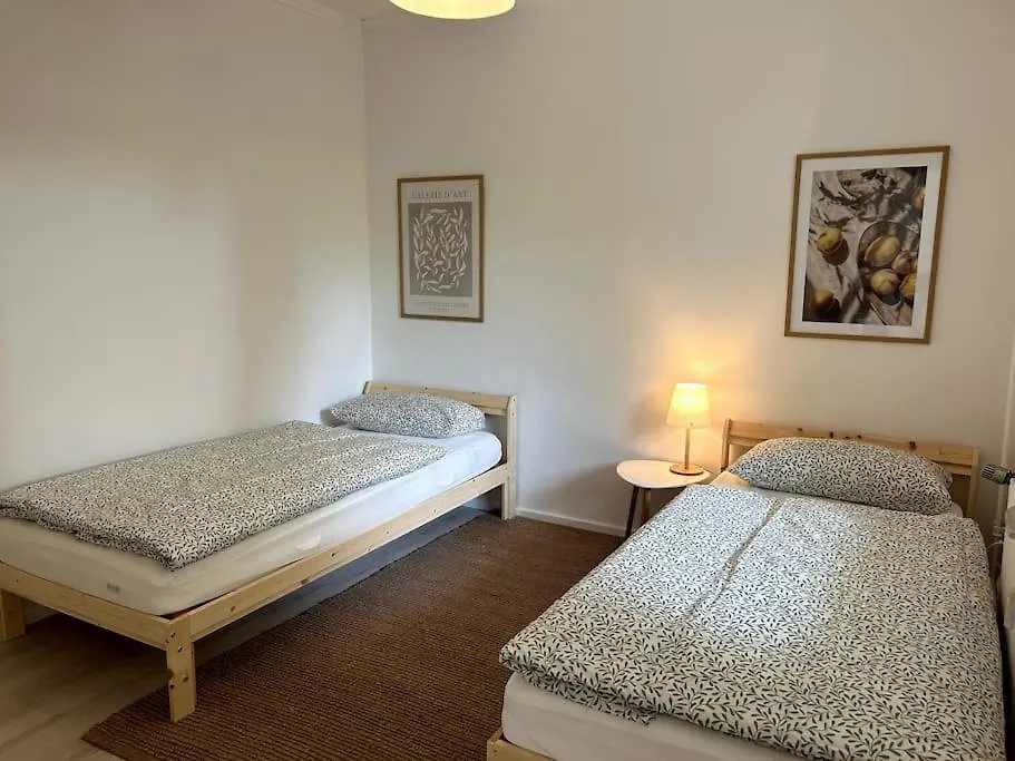 Country Style Apartment With Balcony Near Fair 하노버