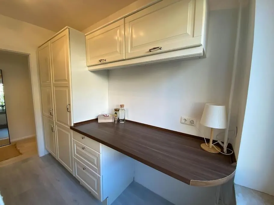 Country Style Apartment With Balcony Near Fair 하노버
