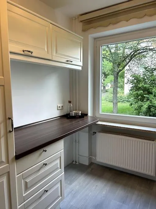 Country Style Apartment With Balcony Near Fair 하노버