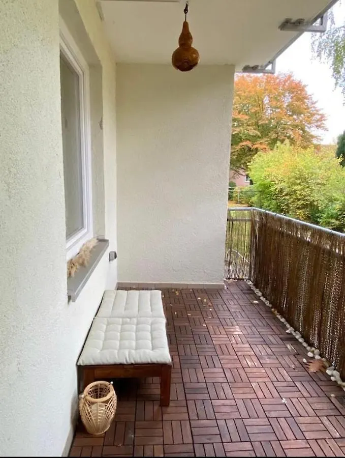 Country Style Apartment With Balcony Near Fair 하노버