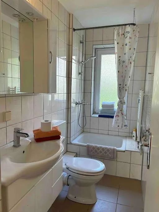 Country Style Apartment With Balcony Near Fair 하노버